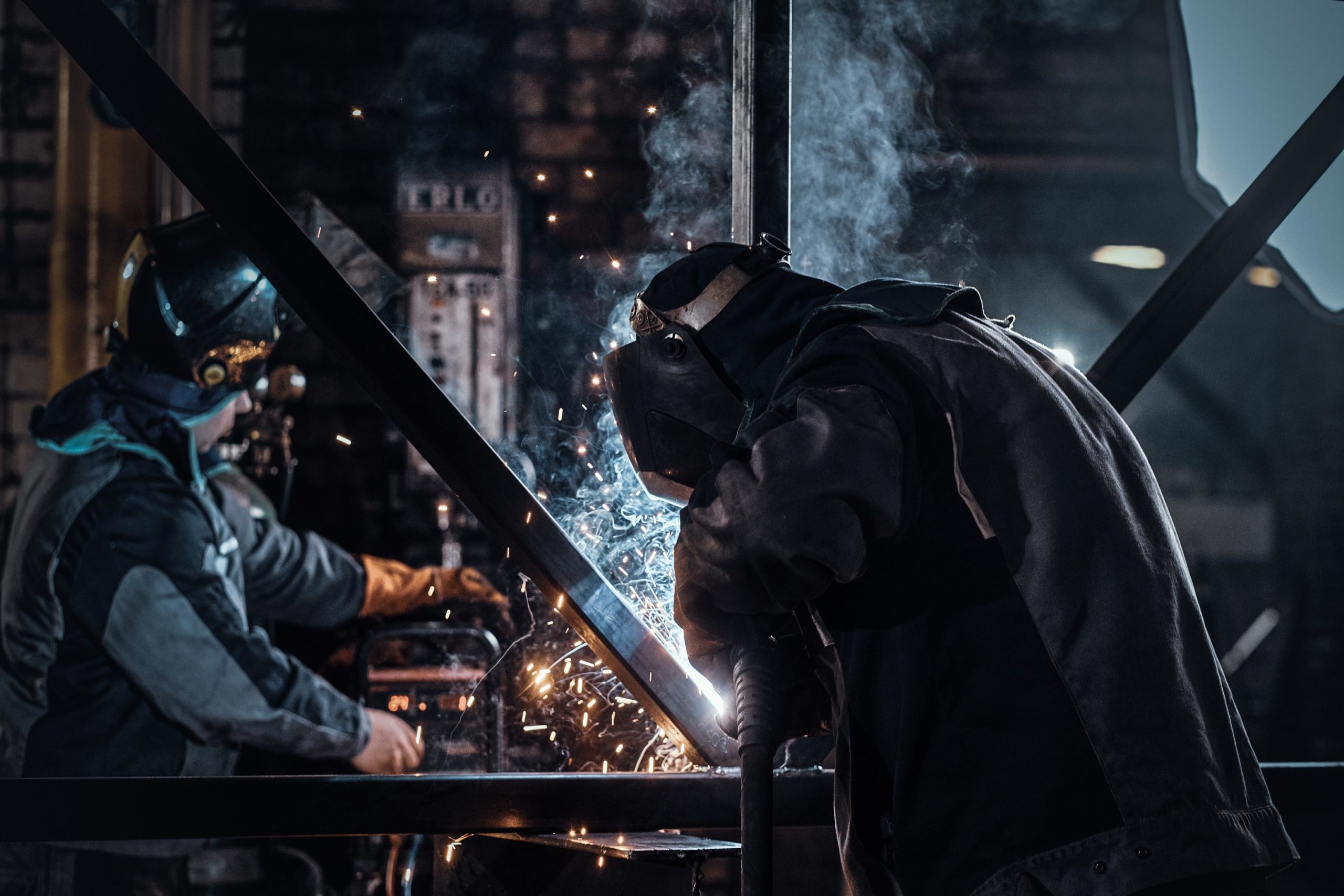 Terceirização industrial no Brasil: como funciona, quais são os requisitos e como funciona a regularização e cumprimento das obrigações trabalhistas? 1 Gestão interna com terceirização é um avanço para diversas empresas!
